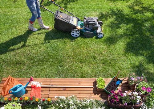 jak dbać o kosiarkę spalinową, aby służyła cały sezon bez szwanku